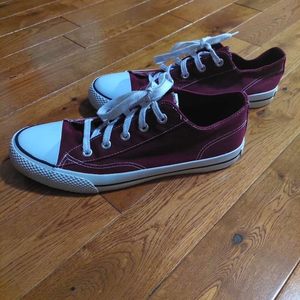 Airwalk Women Sneaker Size 11 Maroon
